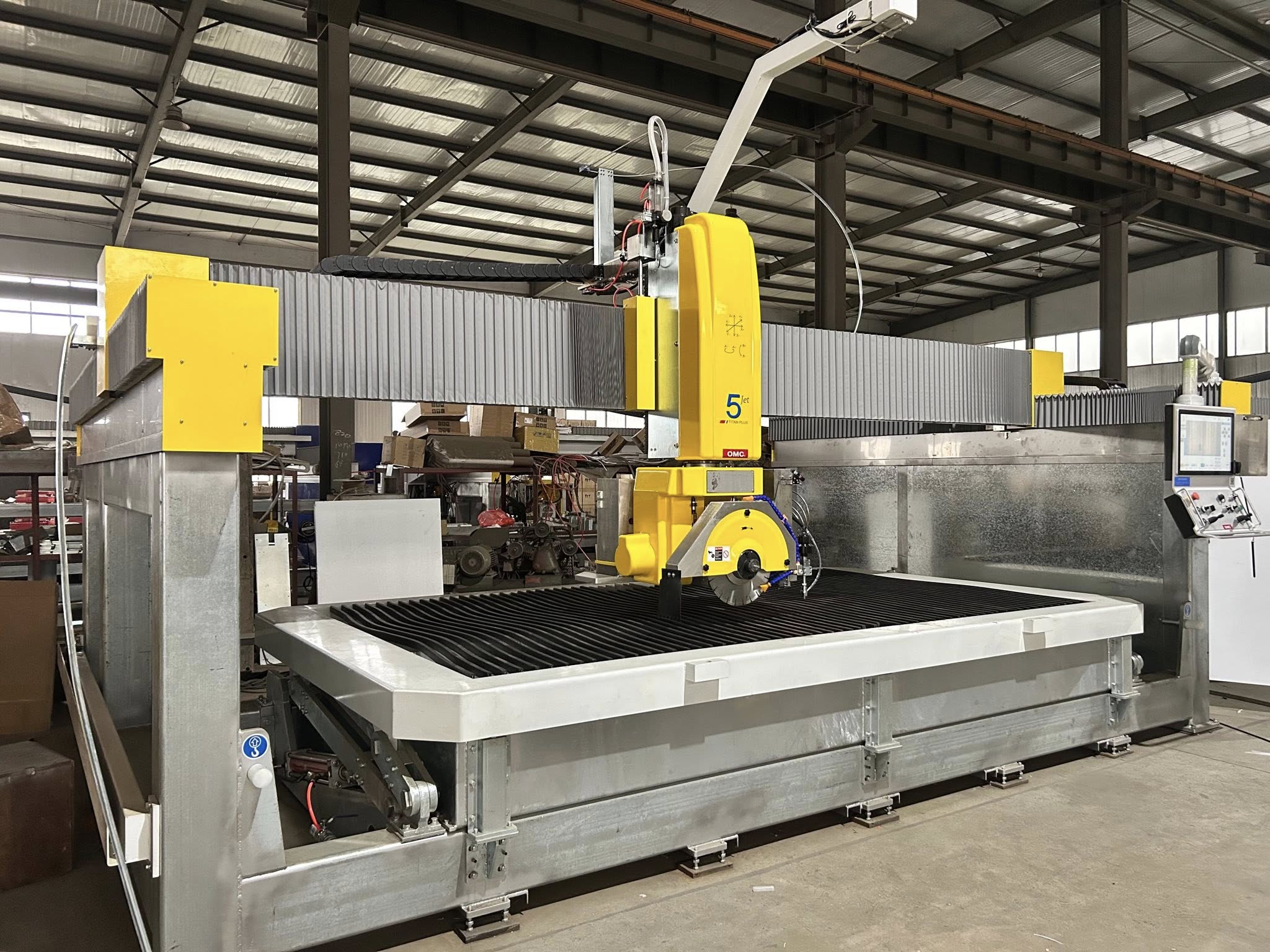 OMC Titan Plus Jet 5 Eksen CNC Saw Jet Makinesi Nasıl Çalışır? Kombi Kesim Makinelerinin Avantajları ve Dezavantajları